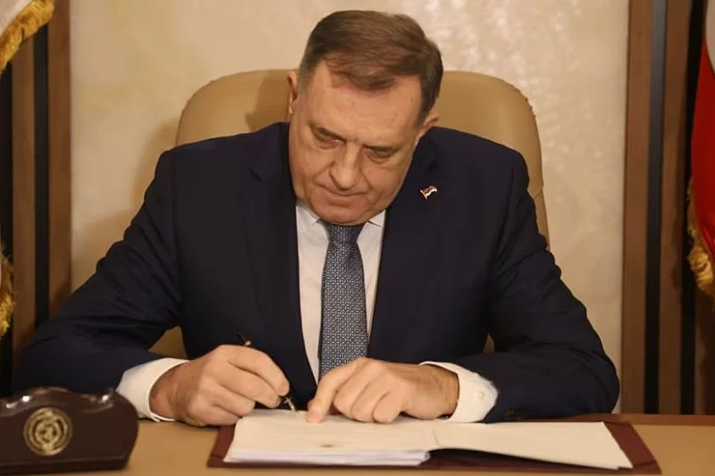dodik potpisuje