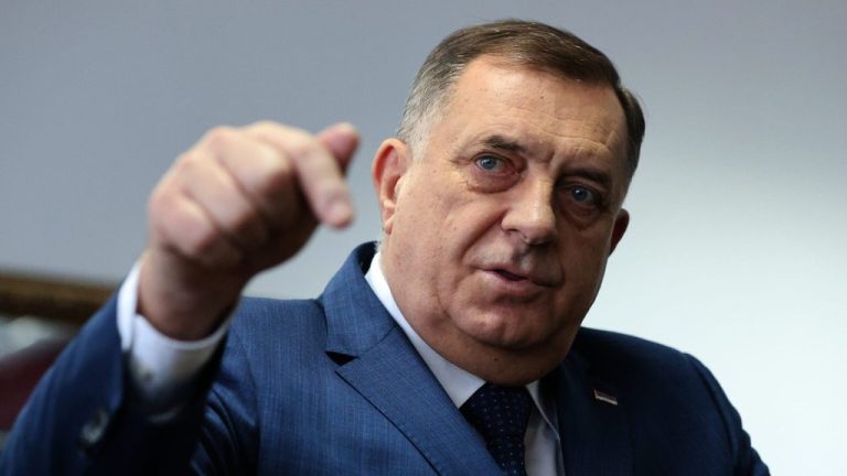 “DOLAZI VRIJEME MIŠEVA”: Ugledni diplomata objašnjava ko će prvi “OKRENUTI LEĐA” Dodiku i zašto se njegovim odlaskom ništa ne mjenja