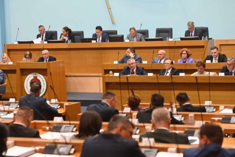 GLAS RAZUMA IZ BANJALUKE: Potezi vlasti RS-a put ka izolaciji i pravnoj nesigurnosti