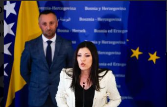 Odbijenica Trojke “zapalila” SNSD-ovce: “Vi i i Schmidt rušite ustavni poredak, a ne Dodik”