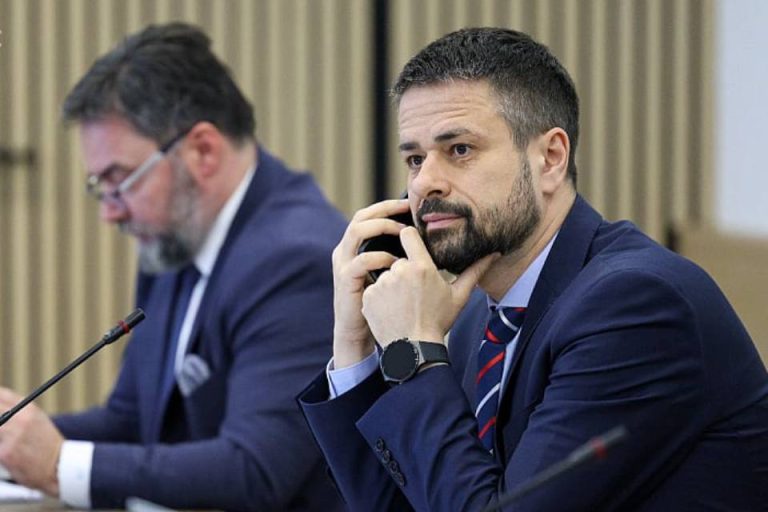 GDJE SU PARE: Finansijski sporovi RS-a brinu državne zastupnike