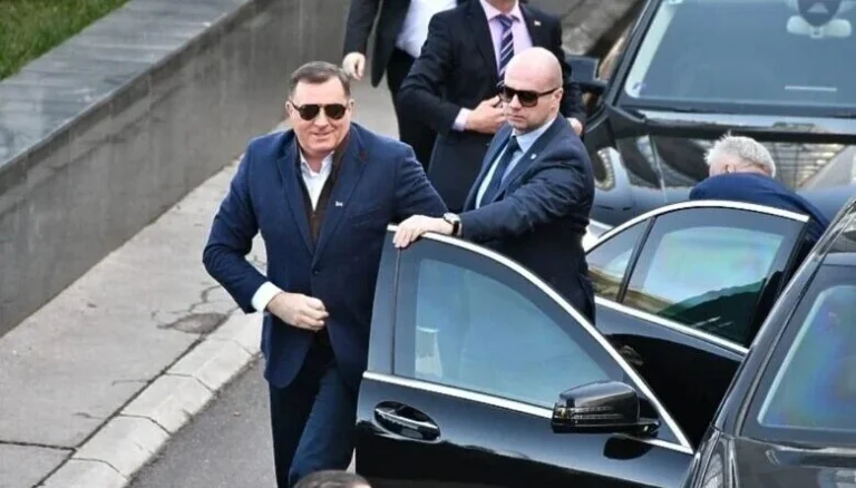 Milorad Dodik se iz Rusije vratio avionom Slavena Ristića, sa njim stigla i tri agenta ruskih obavještajnih agencija