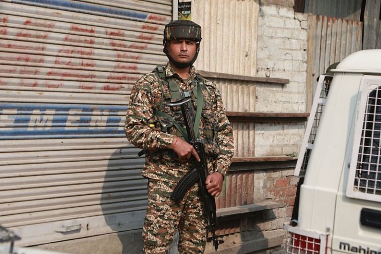 Indija i Pakistan razmijenili vatru u Kašmiru: “Ili će teći naša voda ili njihova krv”