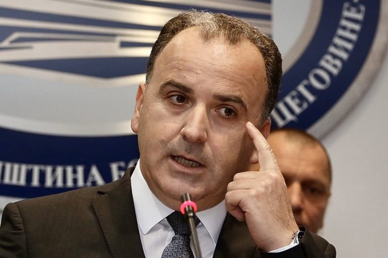 “DIMNA ZAVJESA” TROJKE: Umjesto smjene ministara SNSD-a, preglasavanje Bošnjaka