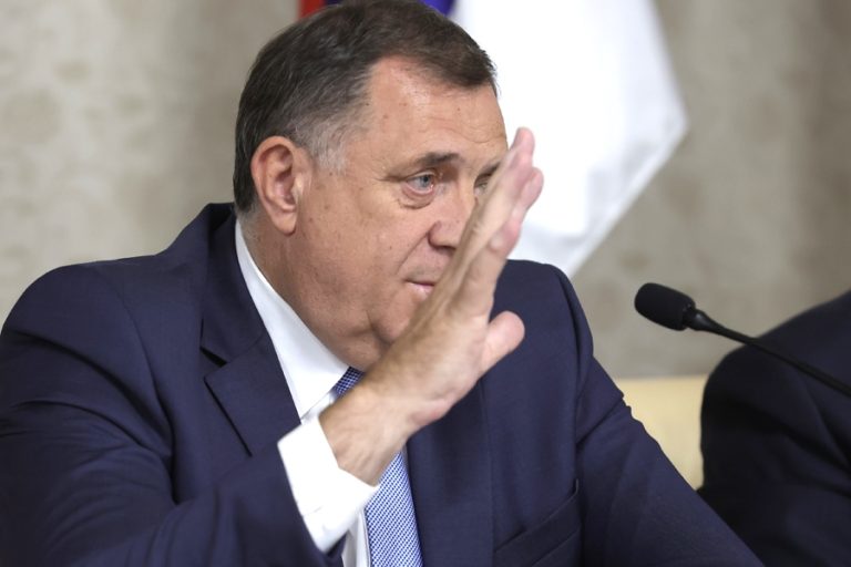 “Dodik je konvertit koji manipuliše nacionalnim osjećanjima Srba”