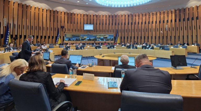 BURA NA DOMU NARODA: Bošnjaci napustili sjednicu, Špirić u problemu
