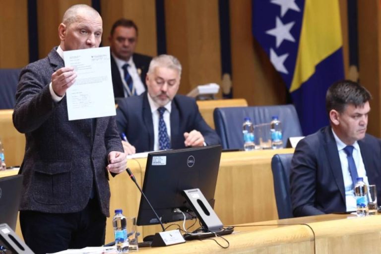 ČOVIĆEV LOV U MUTNOM: Halal Hrvat ga nadigrao, Džaferović ne želi biti naivan
