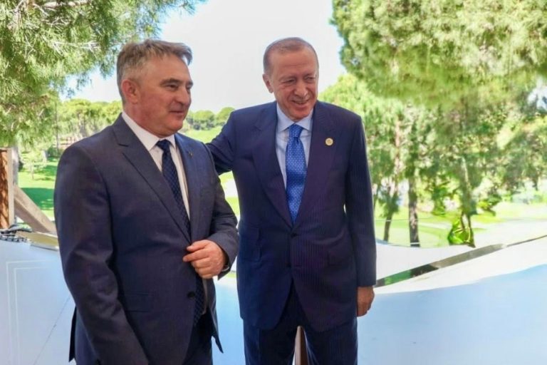 KOMŠIĆ IZ ANTALIJE PORUČIO: Ankara stoji uz BiH, “o odlukama sudova se ne pregovara”