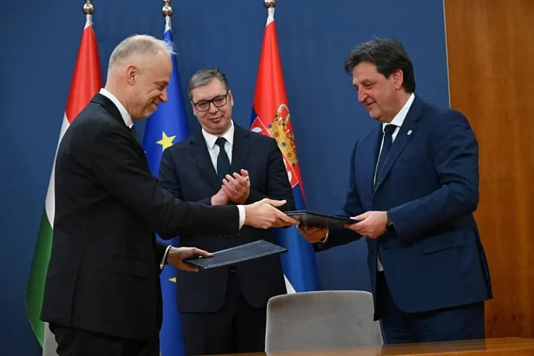 Vučić: “Idemo ka stvaranju vojne alijanse s Mađarskom.”