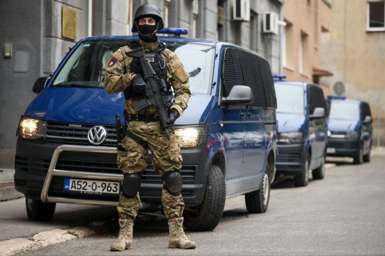 POLICIJA PRETRESA STANOVE I KANCELARIJE: Na meti ministrica i njezina pomoćnica
