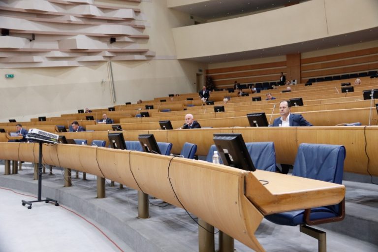 GRČEVITA BORBA ZA FOTELJE: Zastupnici SNSD-a neće na hitnu sjednicu državnog parlamenta