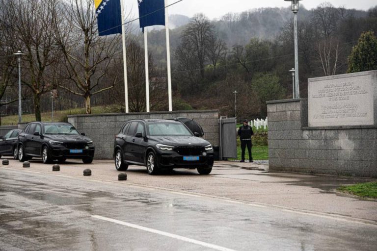 GUŽVA U SREBRENICI: Zasjeda PIC, MUP RS-a čuva Schmidta
