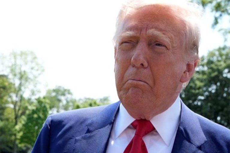 LUDILO SE NASTAVLJA: Trump bi volio biti novi papa