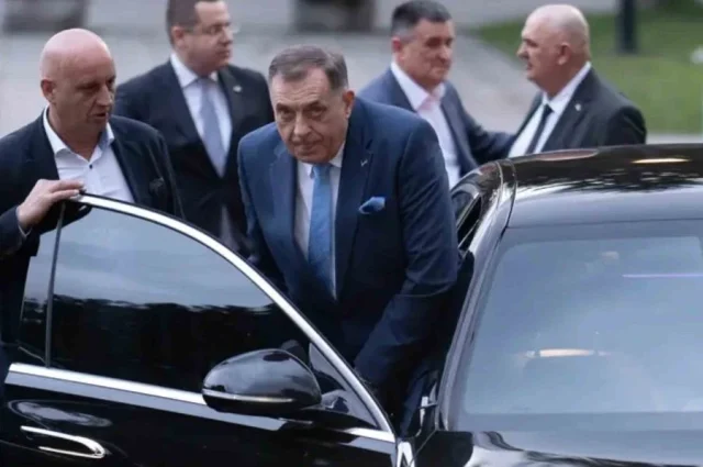 DODIK STIGAO NA "SASTANAK" U DOBOJ: Da li se još iko pojavio?