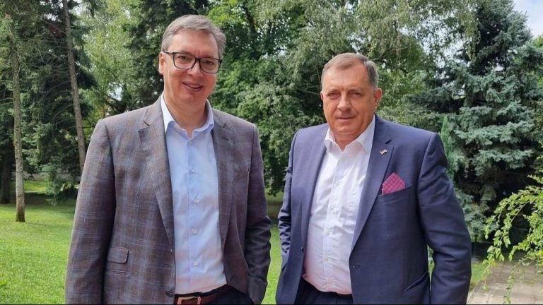 Vučić: Upravo sam završio razgovor s Dodikom, situacija je sve teža