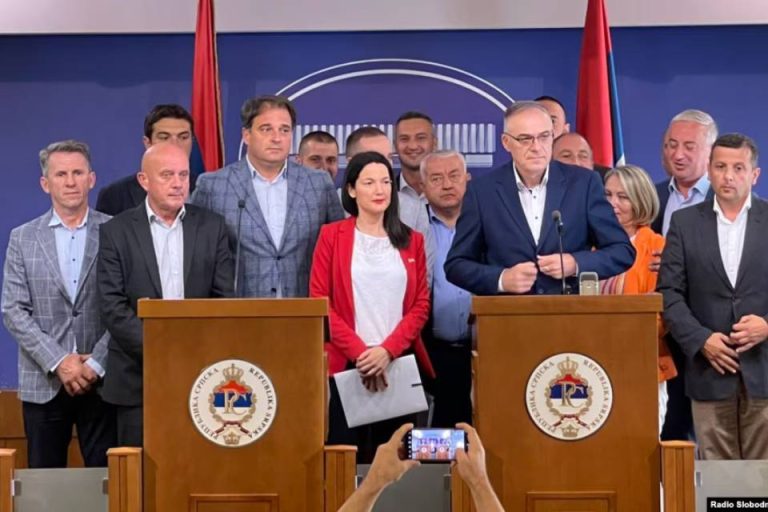 VLADA U SJENI: Dodikov recept sada protiv njega