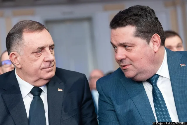 Raspad unutar SNSD-a? Dodik i Stevandić u otvorenom ratu – kandidati za nasljednika već se češljaju!