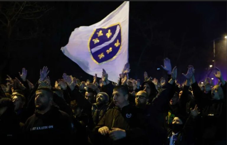 Dobojska policija o oduzimanju zastava sa ljijanima: “Ratne zastave, nepristojno ponašanje, takozvana Armija RBiH…”