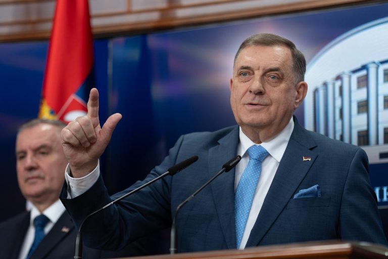 (VIDEO) KARTE SE JOŠ MIJEŠAJU: Dodik čeka potez iz pravnog mraka, tvrdi da presuda još nije zaključana…