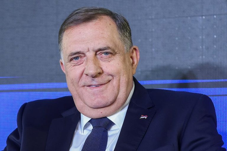 ČEGA SE SAD DOSJETIO: Dodik predložio nešto novo političarima, svi u čudu