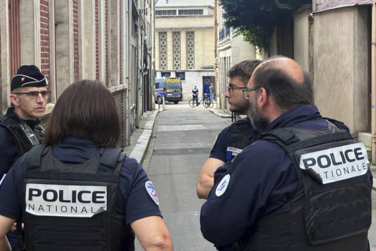 RAZBIJEN BOSANSKI KLAN: Francuzi uhapslili 20 osoba, najviše žena