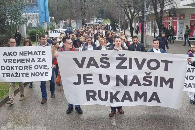 ZAKUHALO U MOSTARU: Smjena vlade jedino rješenje