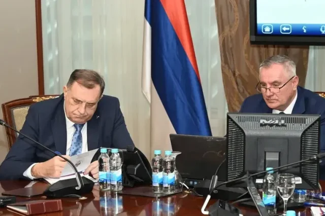 1753210637-1753207121-dodik-i-viskovic-e1742format-webpwidth-900-690x480