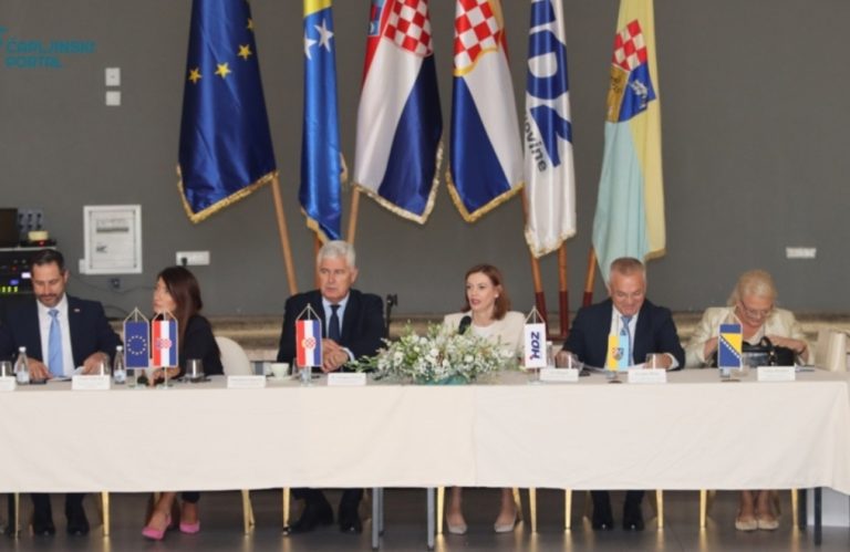 NAREDALI IH KAO U PRIČI: Dragan Čović okupio saradnike u Čapljini ispod zastava koje je zabranio Ustavni sud