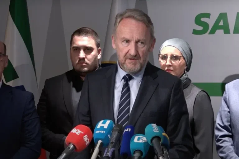 SDA NA POTEZU: Schmidt pod pritiskom zbog zahtjeva za Srebrenicu, evo i kojeg…