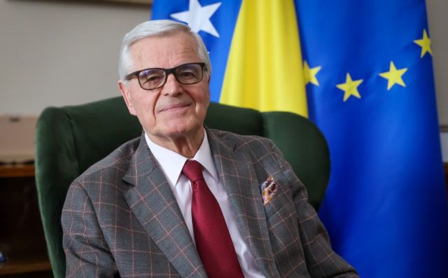 SVE ZA FOTELJU AMBASADORA: Bio je Ostali, pa Hrvat, a danas je Bošnjak