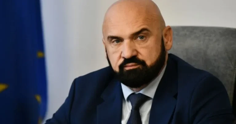 Ramo Isak na udaru – evo šta mu je poručio SNSD-ovac!