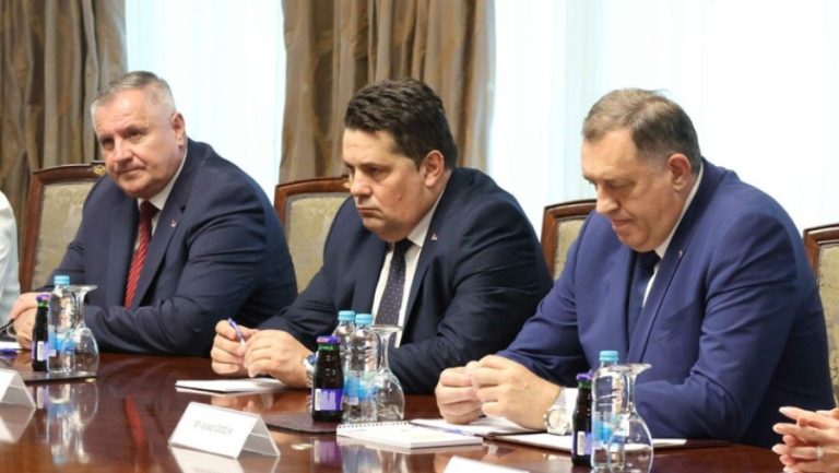 SKANDAL U RS-u: Dodik bez mandata gura svog čovjeka, Stevandić pokušava zataškati!