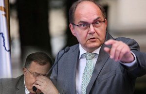 EKSKLUZIVNO: Christian Schmidt sprema novu odluku EKSKLUZIVNO: Christian Schmidt sprema novu odluku