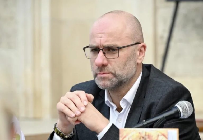 Nakon incidenta ispred džamije, oglasio se glavni imam: Njegova poruka odjeknut će državom