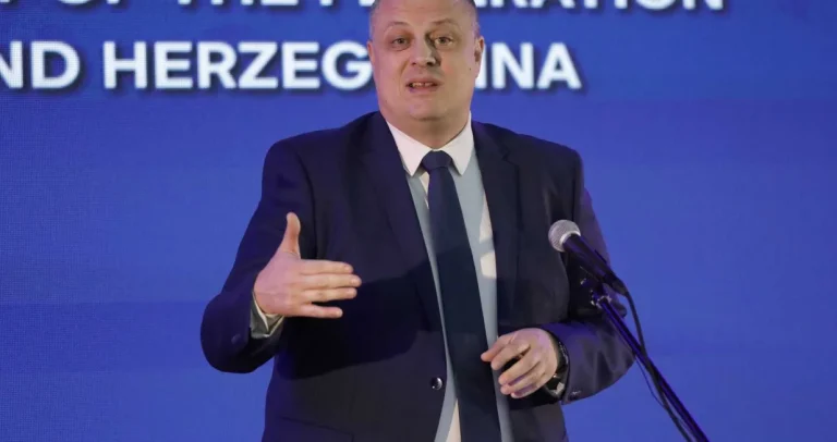 Mijatović poređenjem Dodika s Miloševićem podigao temperaturu: “05. oktobar” jedino rješenje