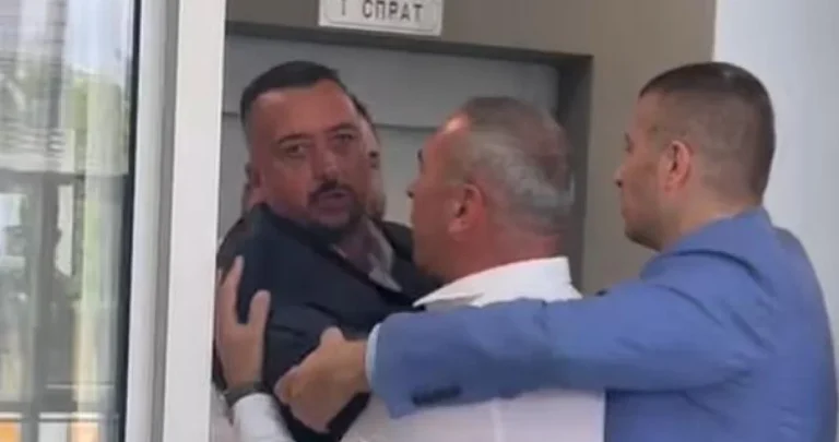 (VIDEO) HAOS U SKUPŠTINI: Poslanici SNSD-a i US-a u fizičkom obračunu!