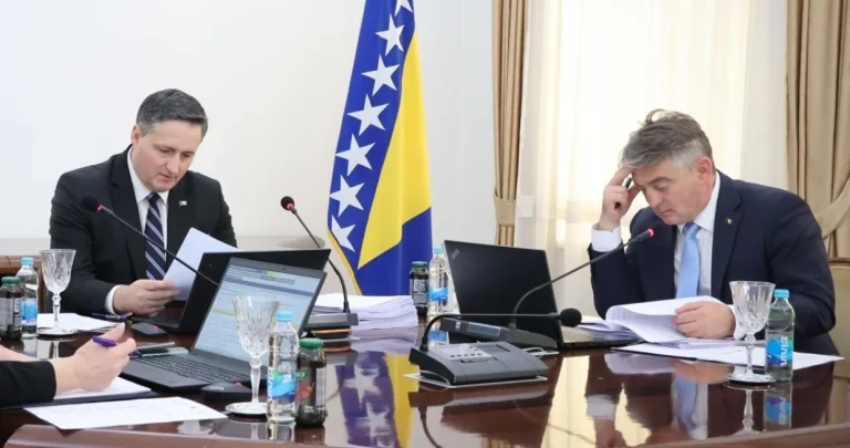 Komšić i Bećirović raskrinkali neistine: Devet razloga zašto nije usvojen…