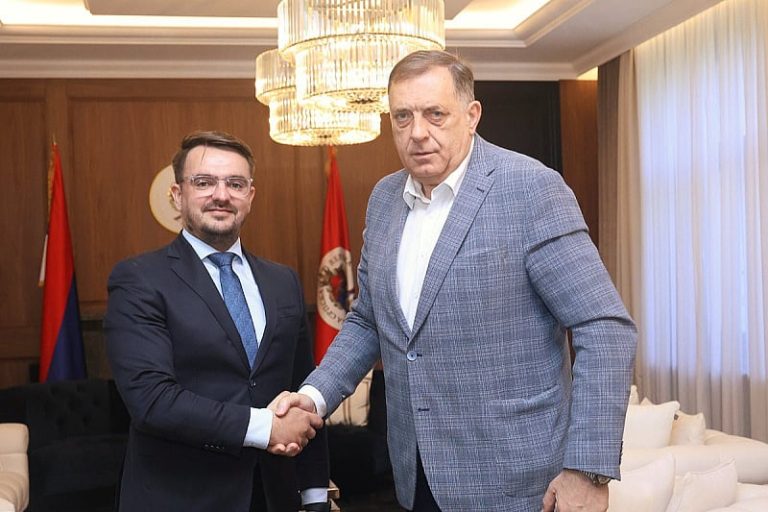 Haos na sceni: Pranjić potpisao zakon, sigurnost ili prijetnja?