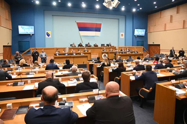 Haos na političkoj sceni – SNSD režira predstavu da se sakrije iza…