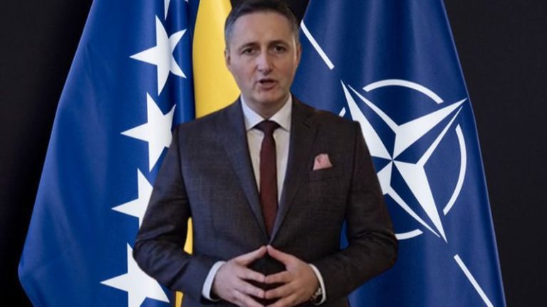 SKANDAL U NATO-u: Denis Bećirović pao na ispitu, sporan major kojeg je imenovao