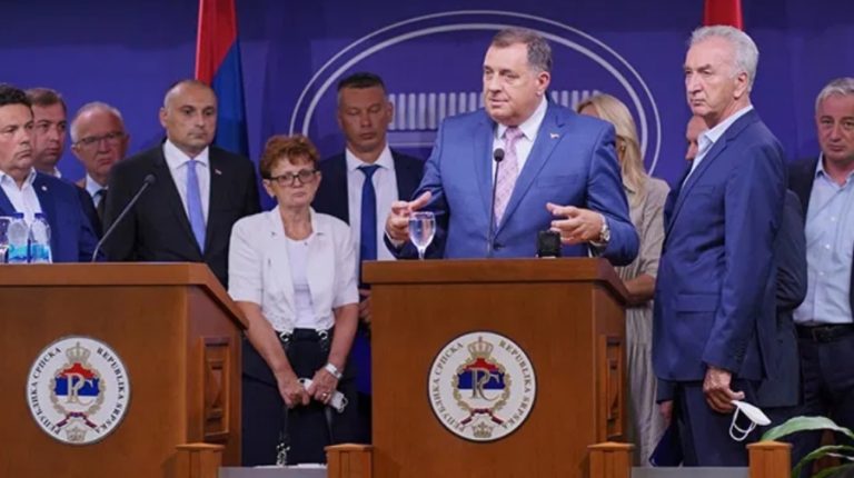 OVAKAV RASKOL U RS-u SE NE PAMTI: Ko je protiv koga u RS – sve je manje jasno, evo i zašto…