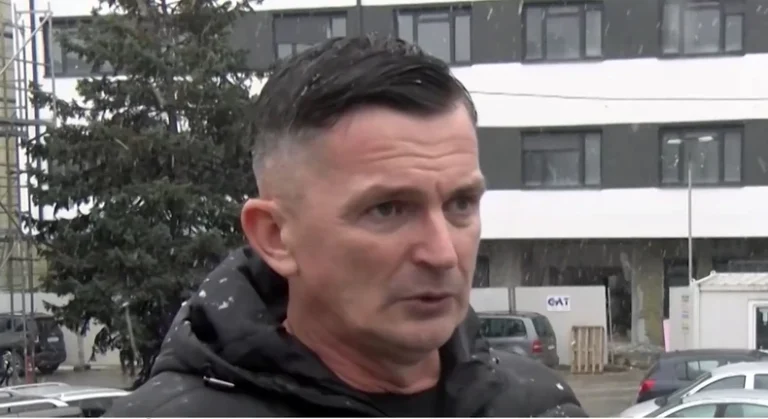(VIDEO) HOROR NA VELIKOM ODMORU! Roditelj upao u školu i brutalno pretukao djecu: “Padali su kao pokošeni…” Razlog tog čina izazvao lavinu reakcija!