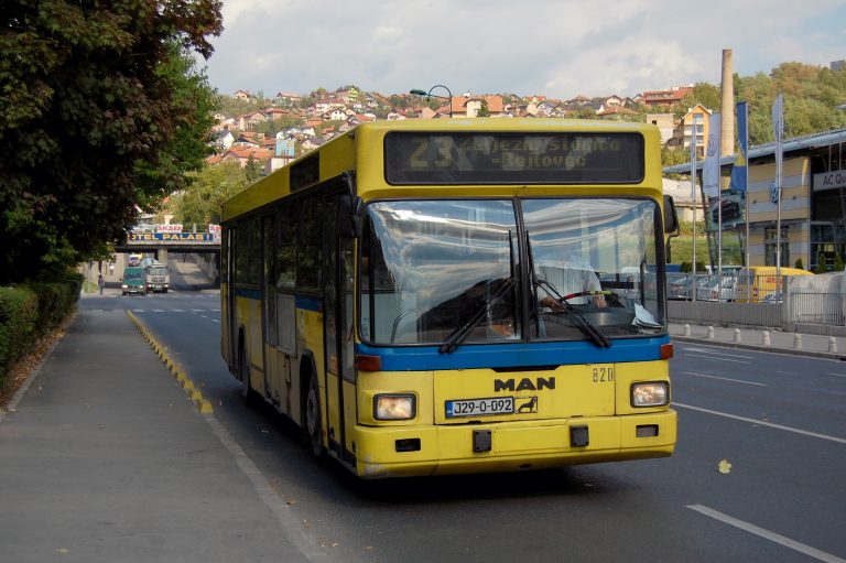 HAOS U AUTOBUSU: Muškarac samozadovoljavao pored putnice – ona ga snimila!