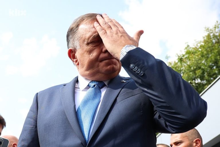 DODIK U PANICI: Vlast u RS-u želi podići kredit kako bi se mogle isplatiti…