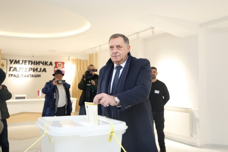 Dodik se pojavio na biralištu, pa izjavio sljedeće..