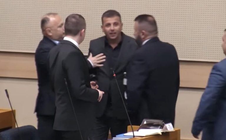 (VIDEO) NOVI OBRAČUN U NSRS-U: Stevandić izludio zbog Vukanovića, evo kako se sve završilo…