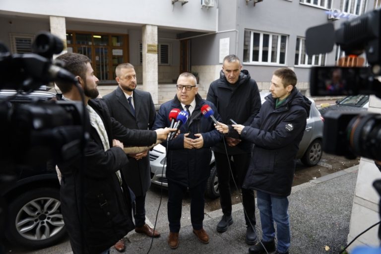 DELEGACIJA SDS-a STIGLA PRED CIK: Evo šta se dešava…
