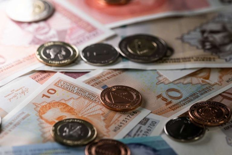 RADUJTE SE NARODI: Isplata novembarskih mirovina, ogromna razlika između najniže i najviše