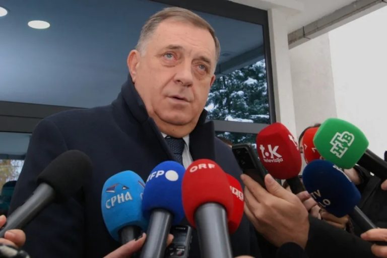 NOVE ZABRANE: RS ZABRANJUJE DRUŠTVENE MREŽE MLAĐIMA OD…Oglasio se Milorad Dodik, evo šta kaže