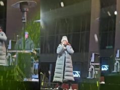 (VIDEO) HAOS NA KONCERTU ANE BEKUTE! Pjevačicu gađali grudvama, ona im žestoko uzvratila